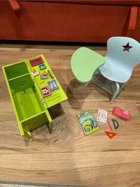 American Girl -  School set (desk and locker / cabinet with accessories )
